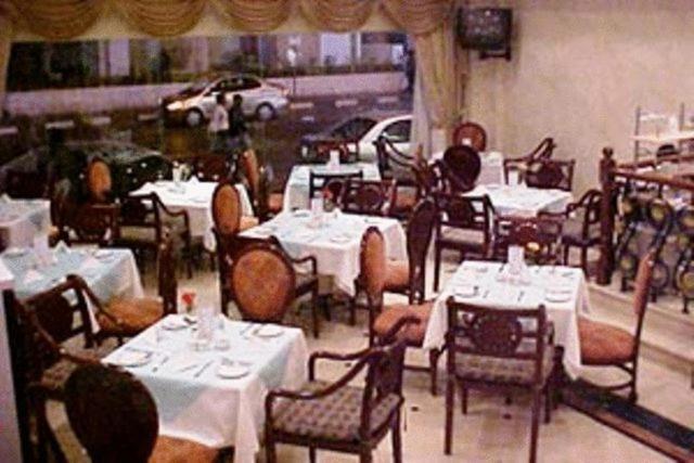 Ramee Hotel Apartments Дубай Ресторант снимка